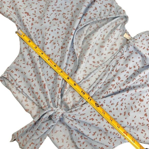 ILLA ILLA LIGHT BLUE TIE FRONT CROP TOP - Picture 5 of 8